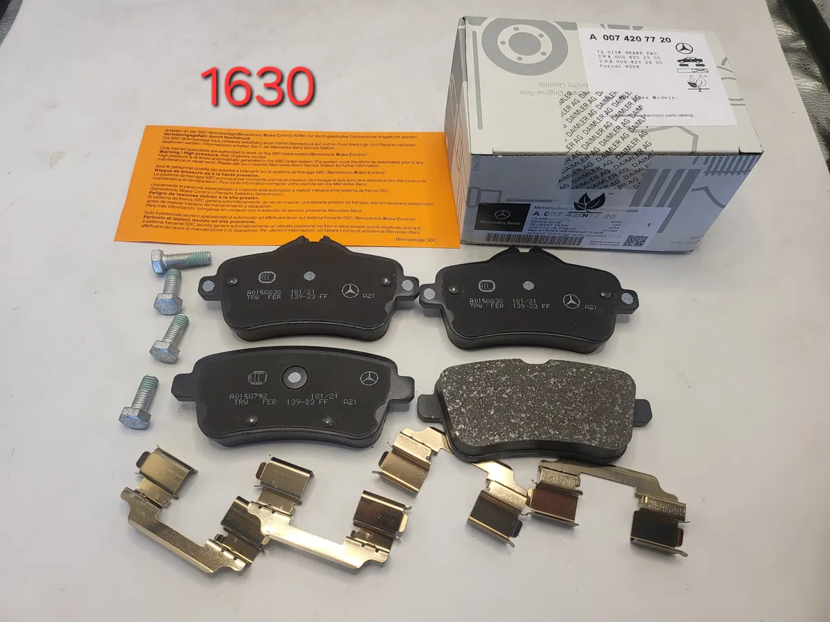 Mercedes-Benz Rear Brake Pad Set A06