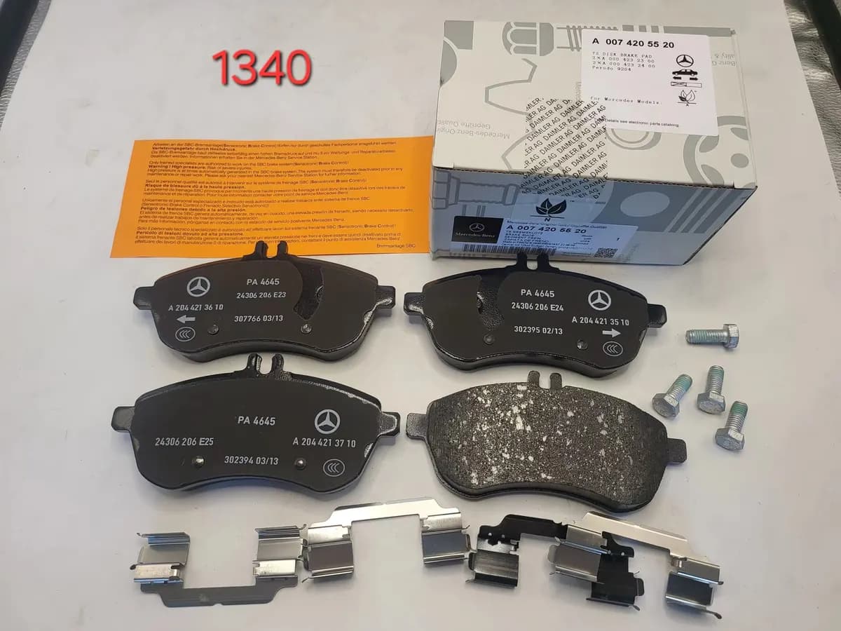 Mercedes-Benz Front Brake Pad Set A07