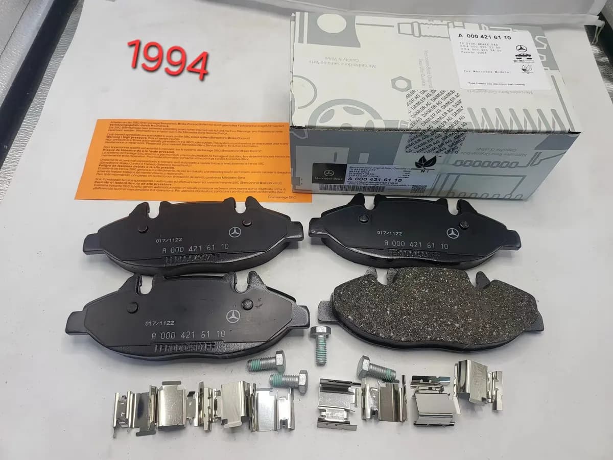 Mercedes-Benz Front Brake Pad Set A20