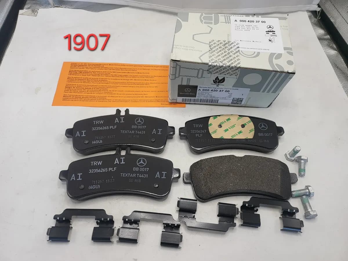 Mercedes-Benz Front Brake Pad Set A28