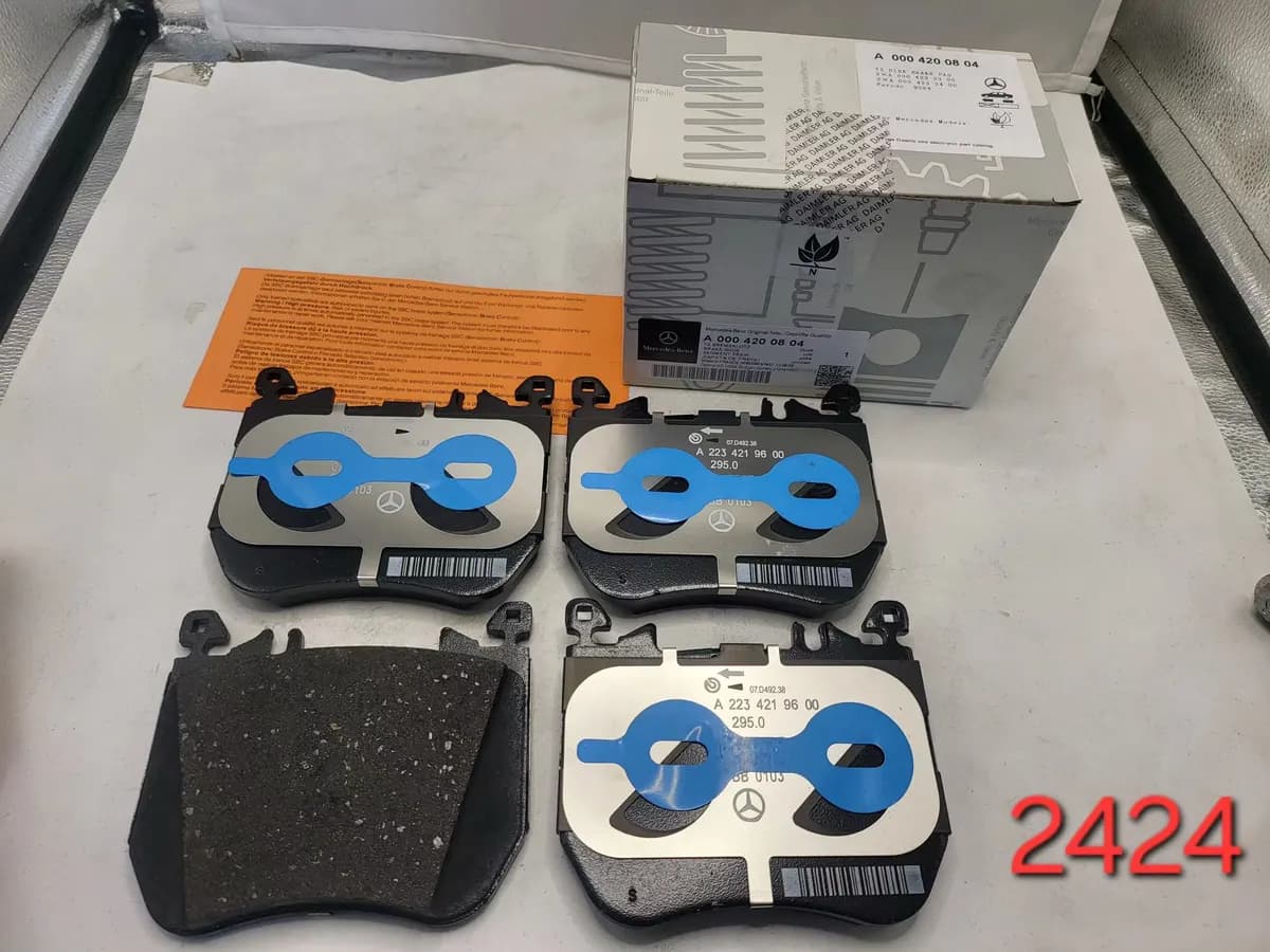 Mercedes-Benz Front Brake Pad Set D2424